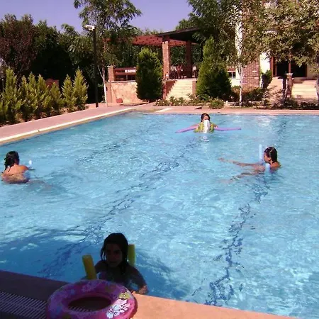 Panion Park فندق 2*